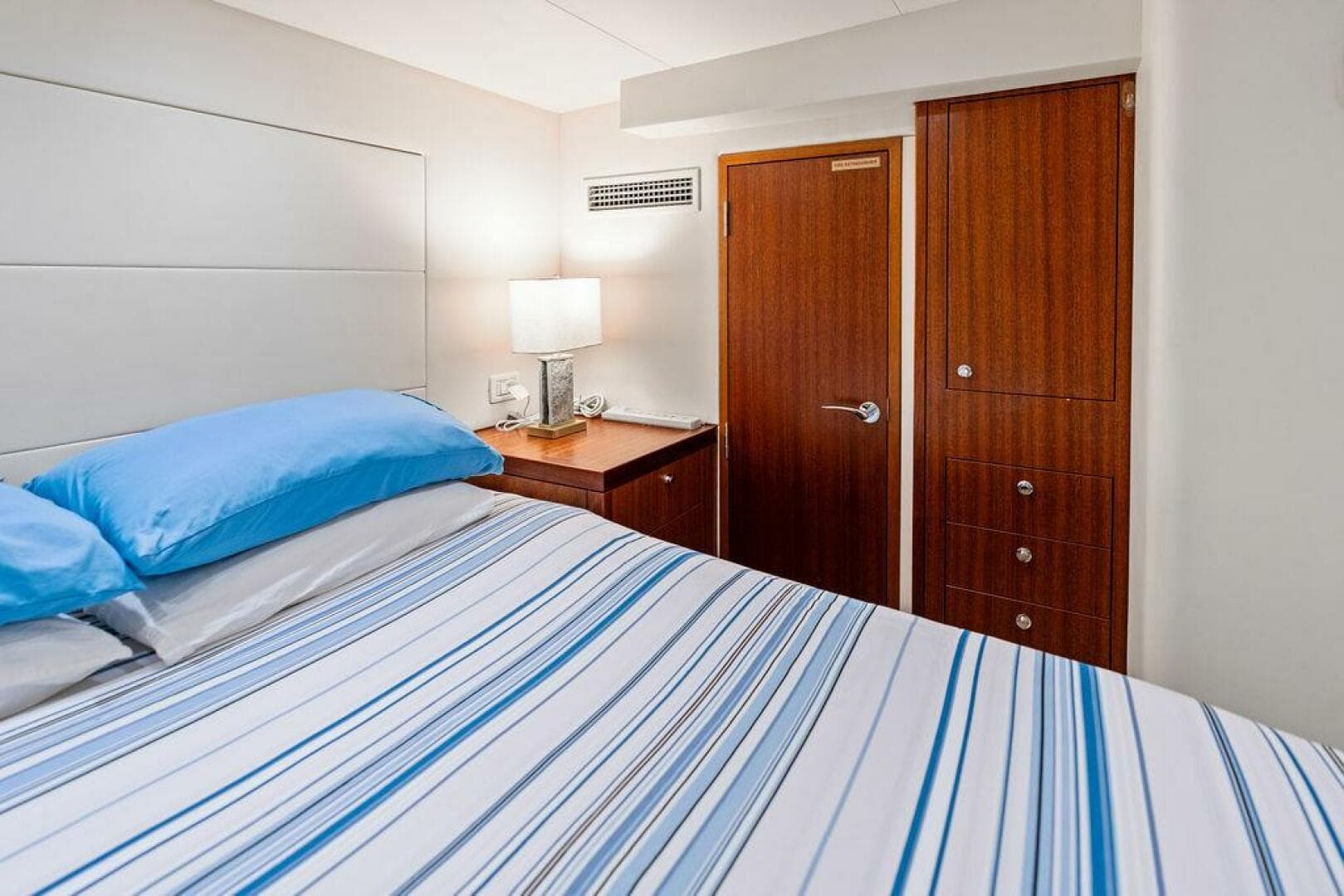 2013 Hatteras 80 Motor Yacht