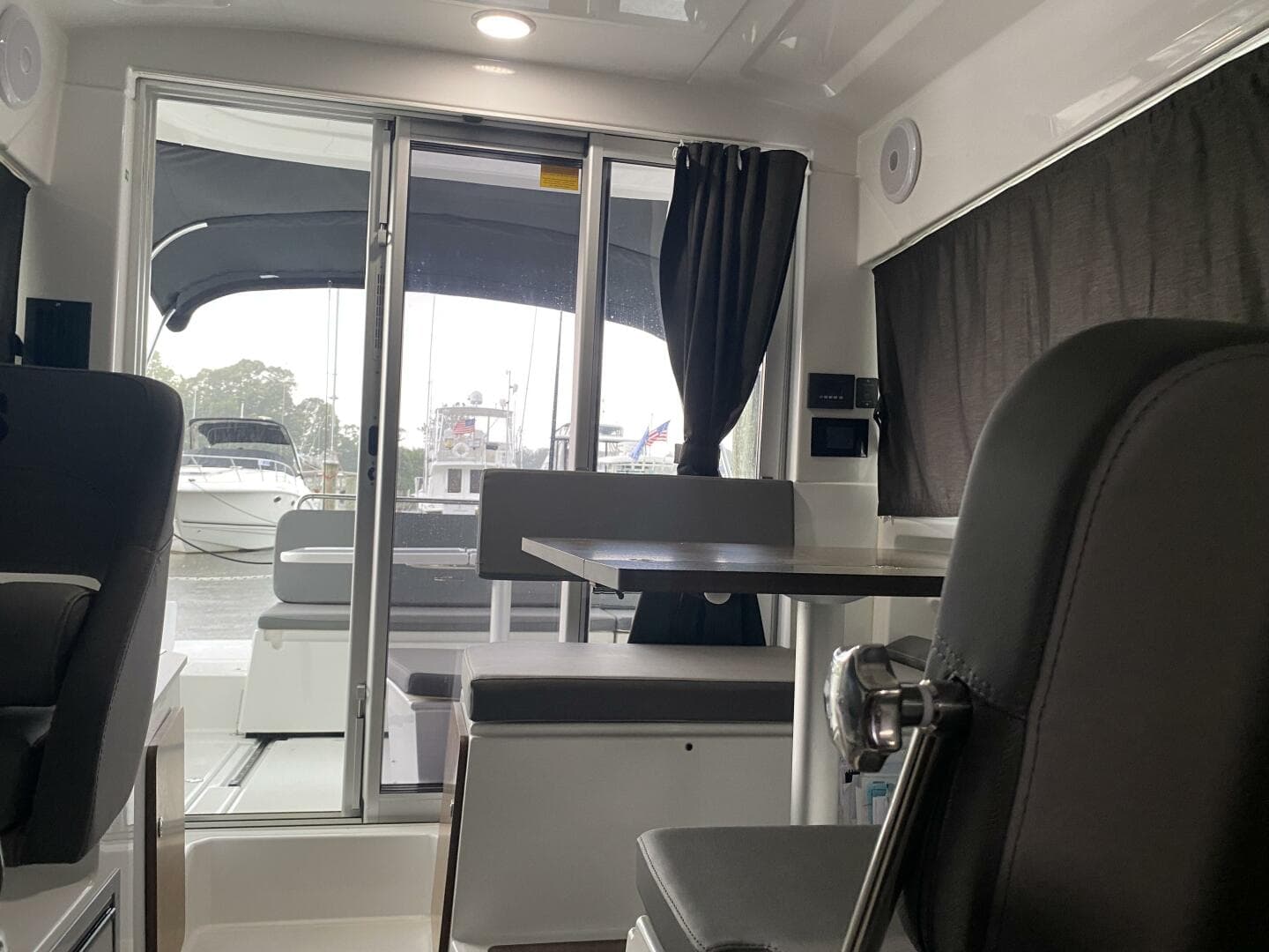 2023 Beneteau Antares 8