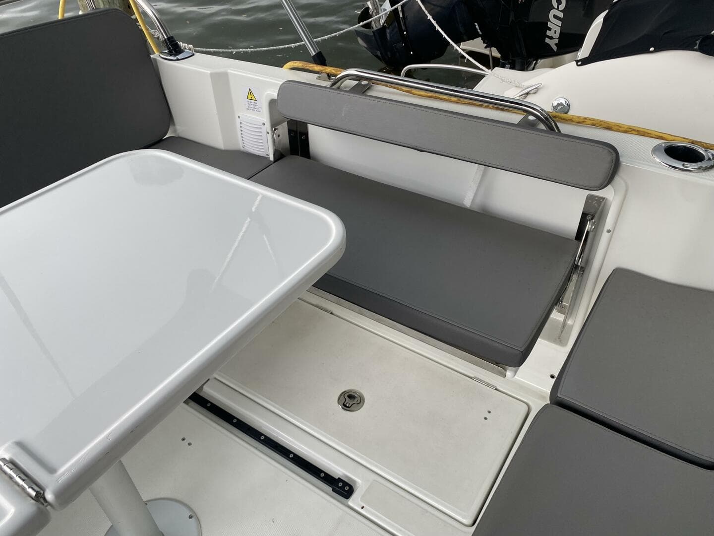 2023 Beneteau Antares 8