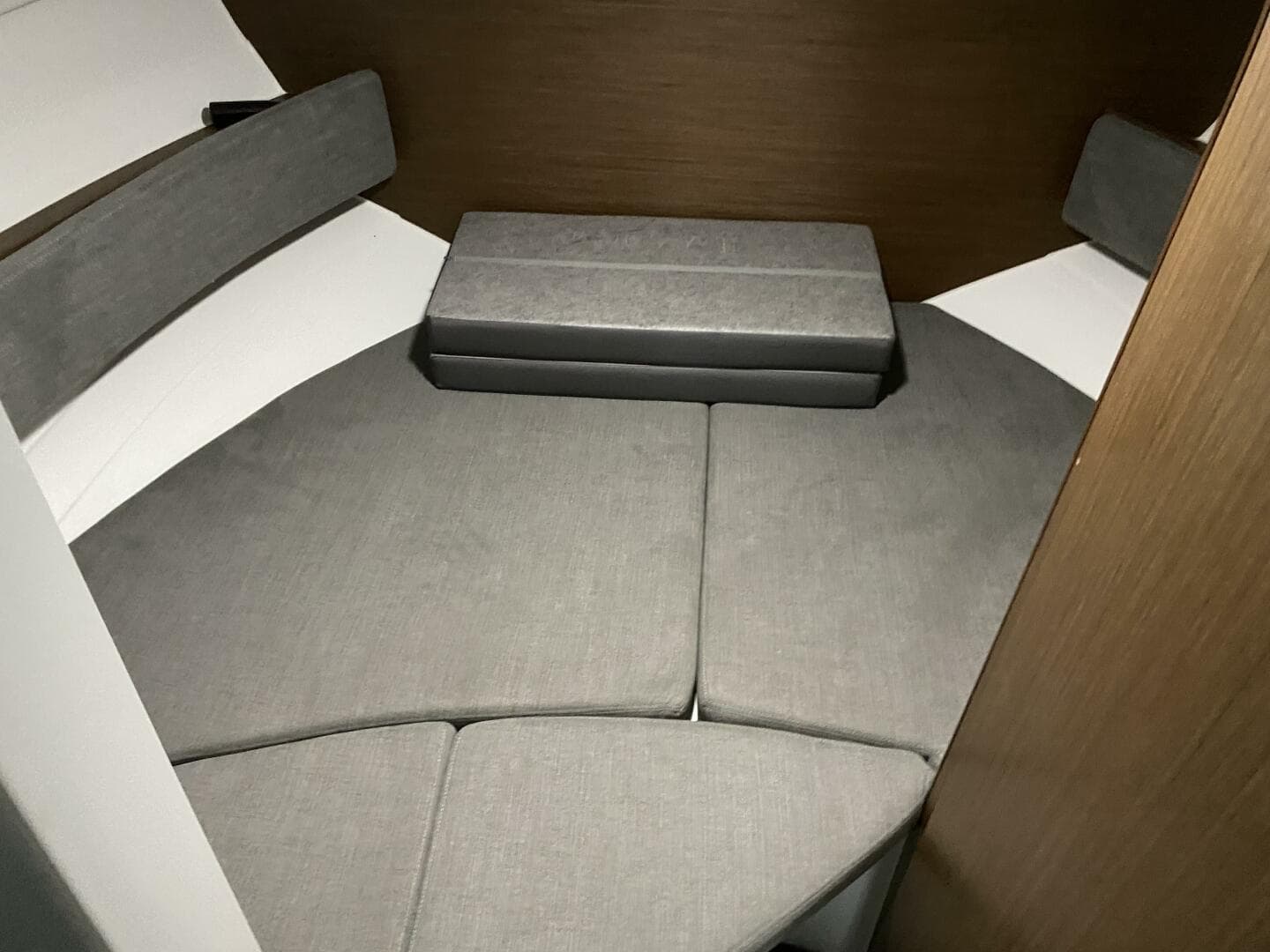 2023 Beneteau Antares 8