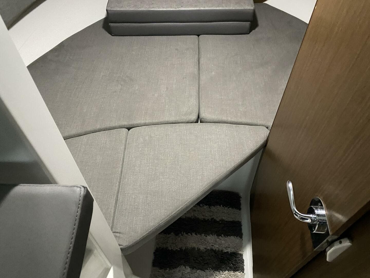 2023 Beneteau Antares 8