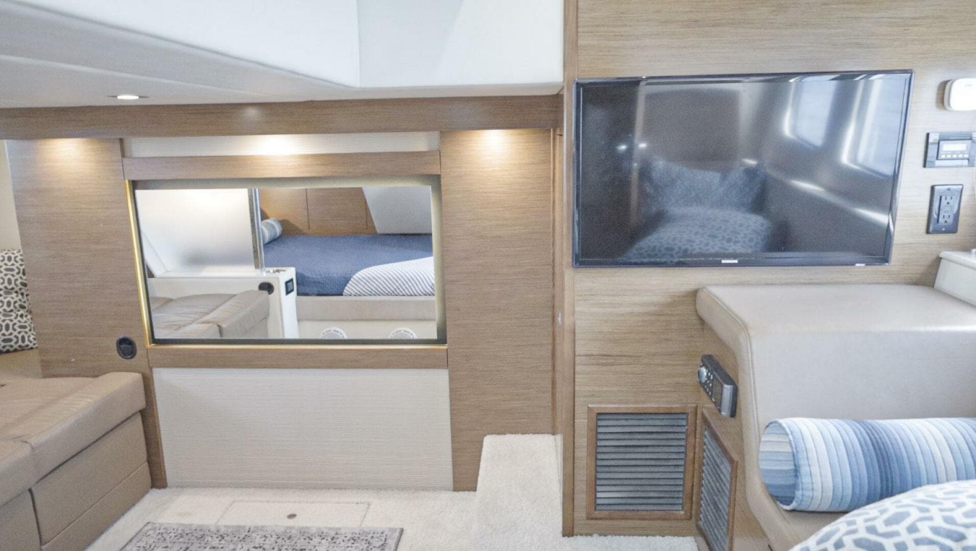 2014 Cruisers Yachts 45 Cantius