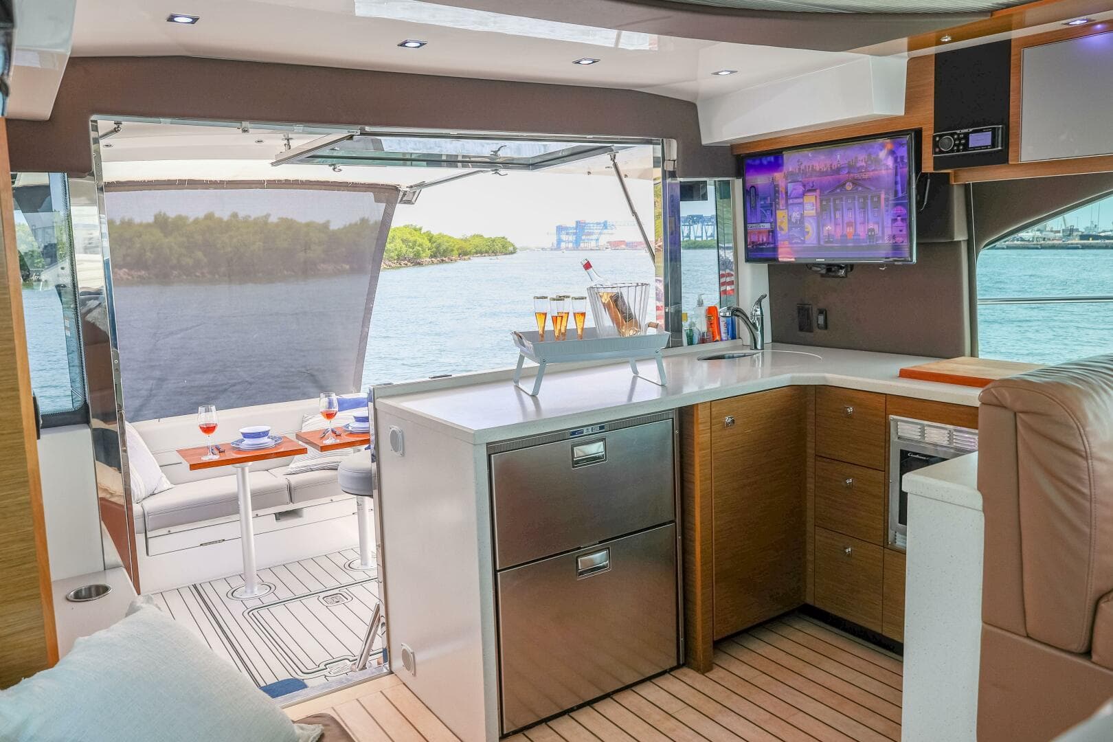 2014 Cruisers Yachts 45 Cantius