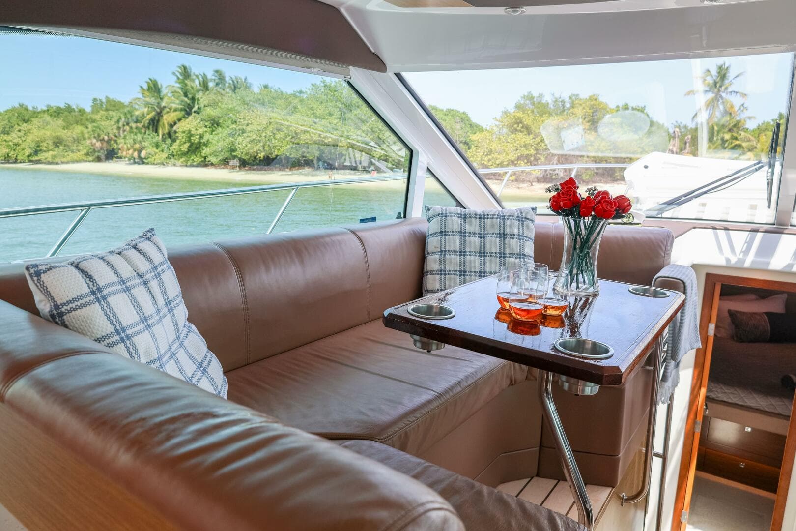 2014 Cruisers Yachts 45 Cantius