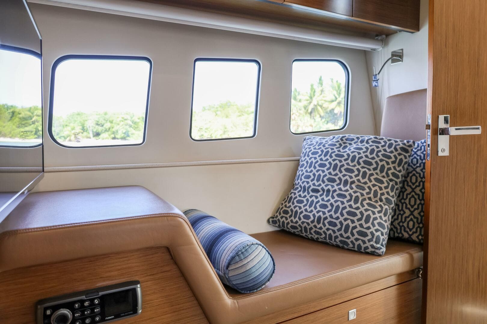 2014 Cruisers Yachts 45 Cantius