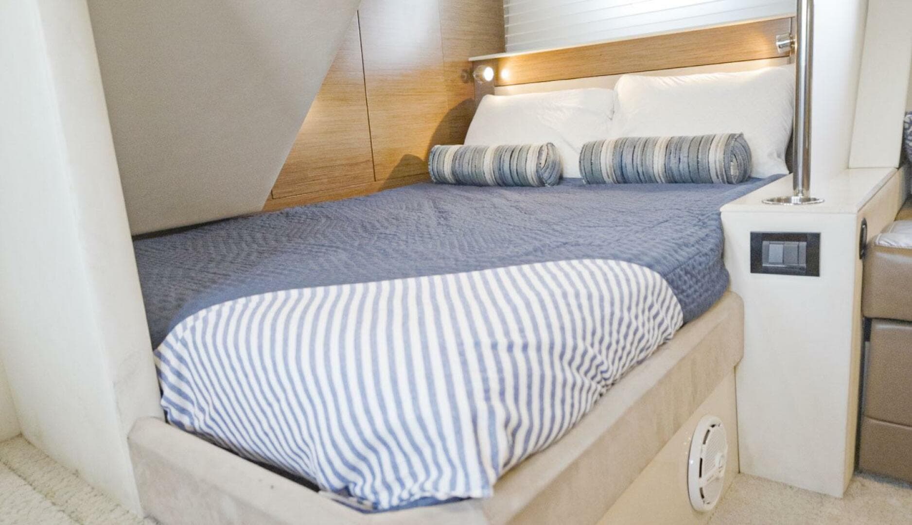 2014 Cruisers Yachts 45 Cantius