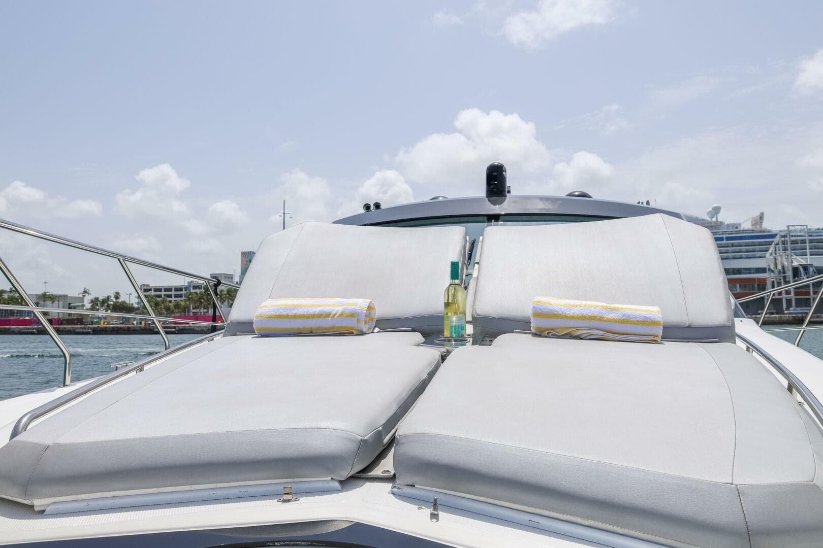 2014 Cruisers Yachts 45 Cantius