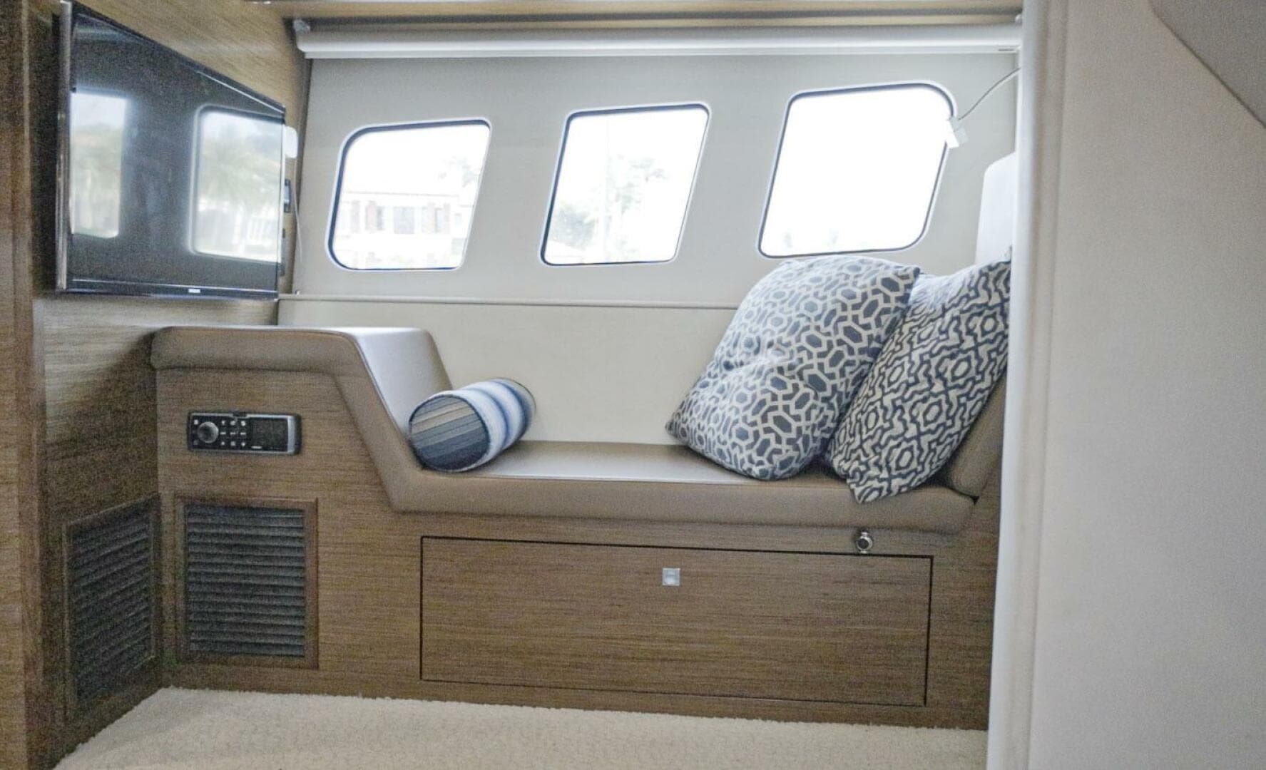 2014 Cruisers Yachts 45 Cantius