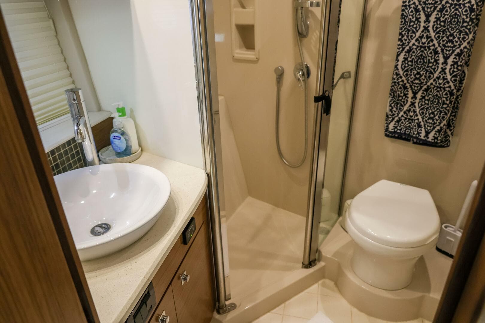 2014 Cruisers Yachts 45 Cantius