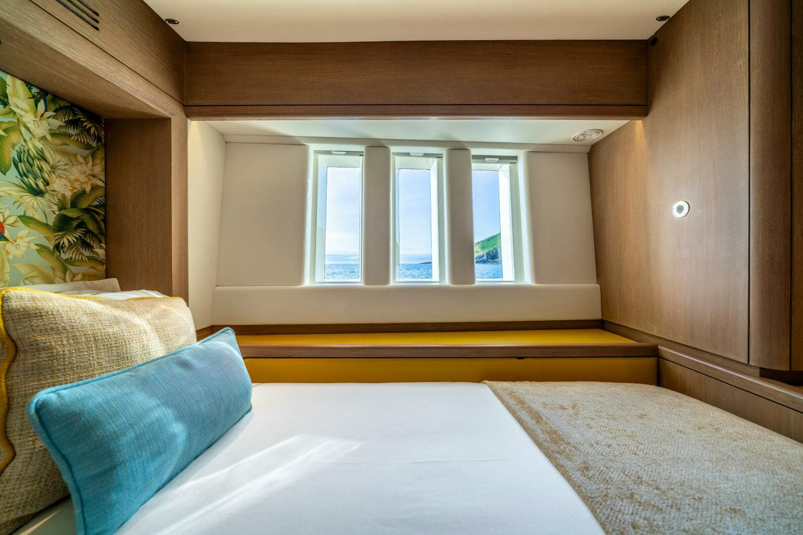 2013 Oyster Yachts Oyster 885