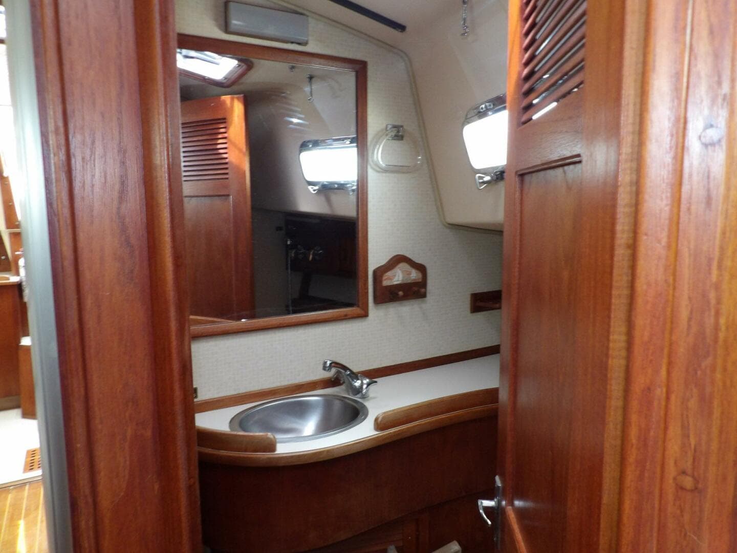 1990 Island Packet 32