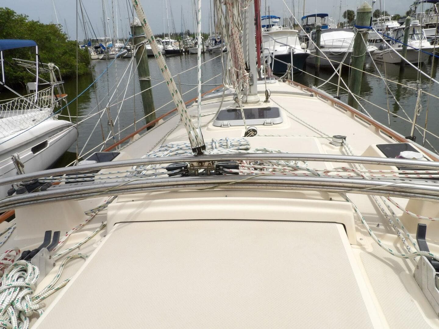 1990 Island Packet 32