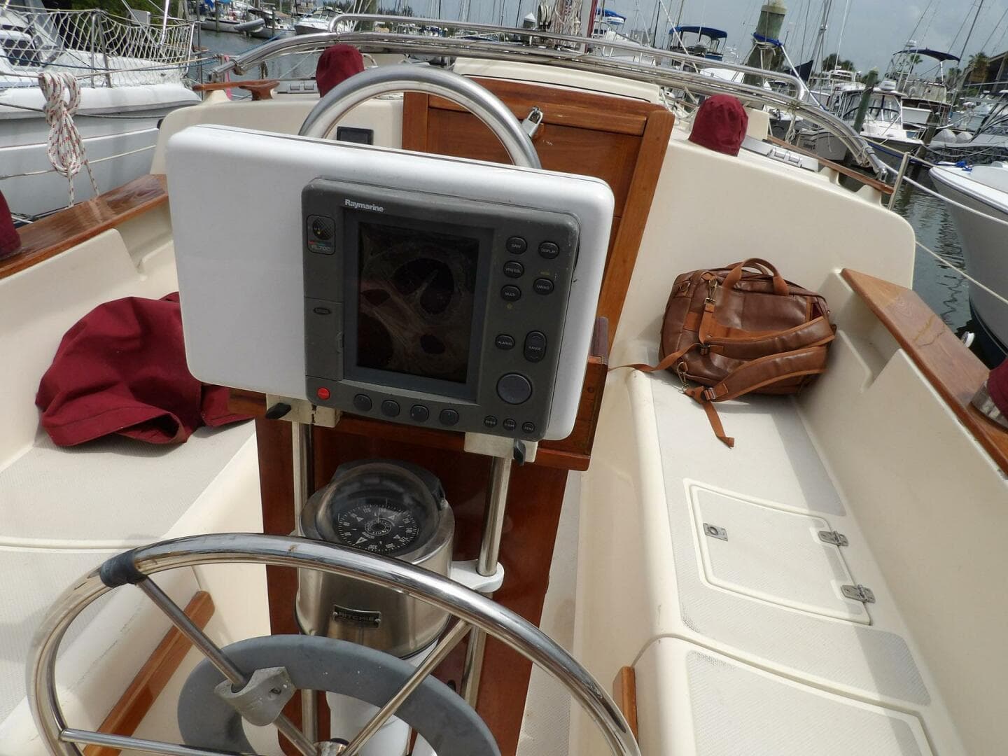 1990 Island Packet 32