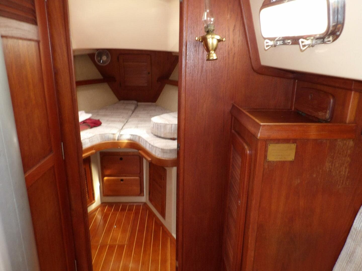 1990 Island Packet 32