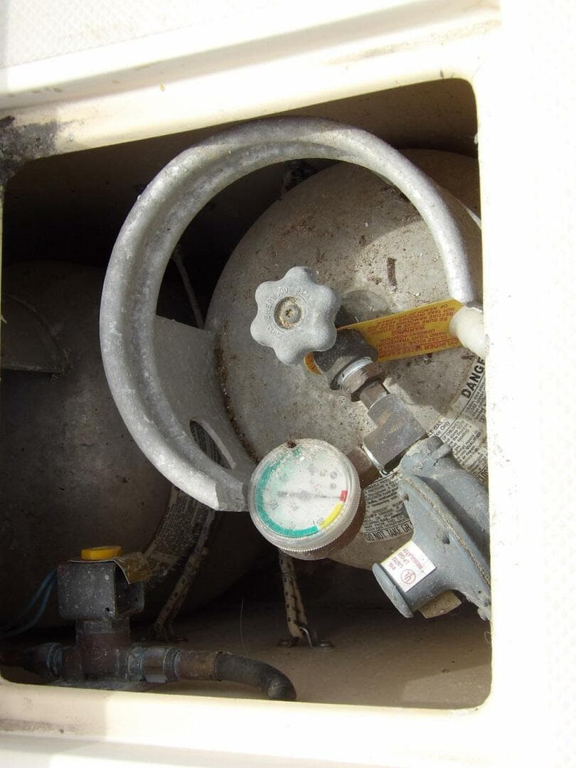 1990 Island Packet 32