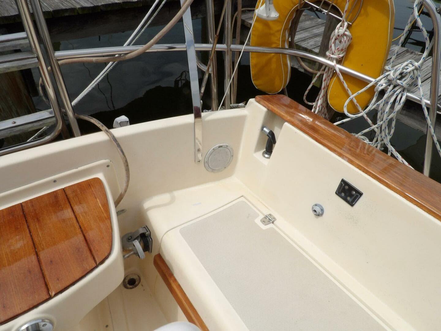 1990 Island Packet 32