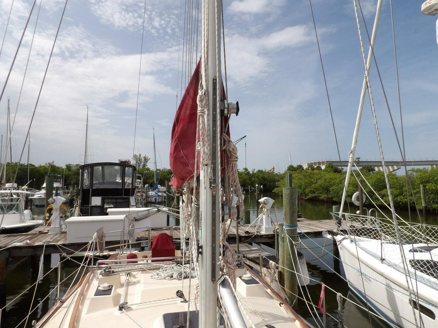 1990 Island Packet 32