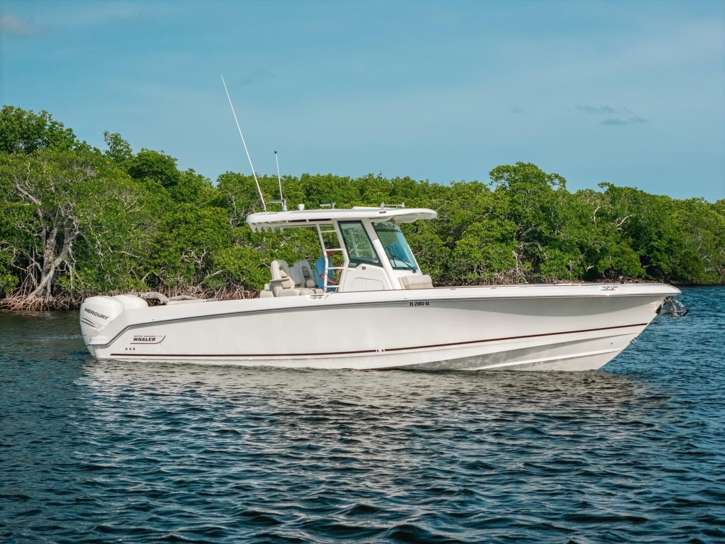 2019 Boston Whaler 330 Outrage