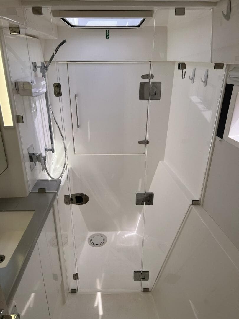 2018 Leopard Power Cat Starboard Side Forward Head