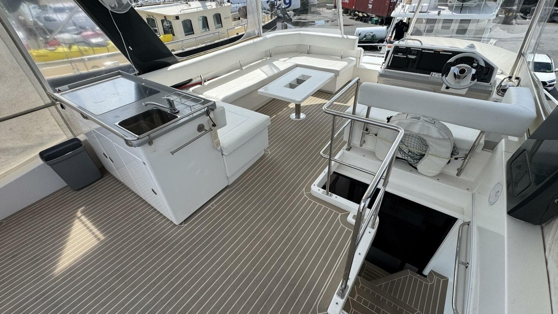 2018 Leopard Power Cat Flybridge