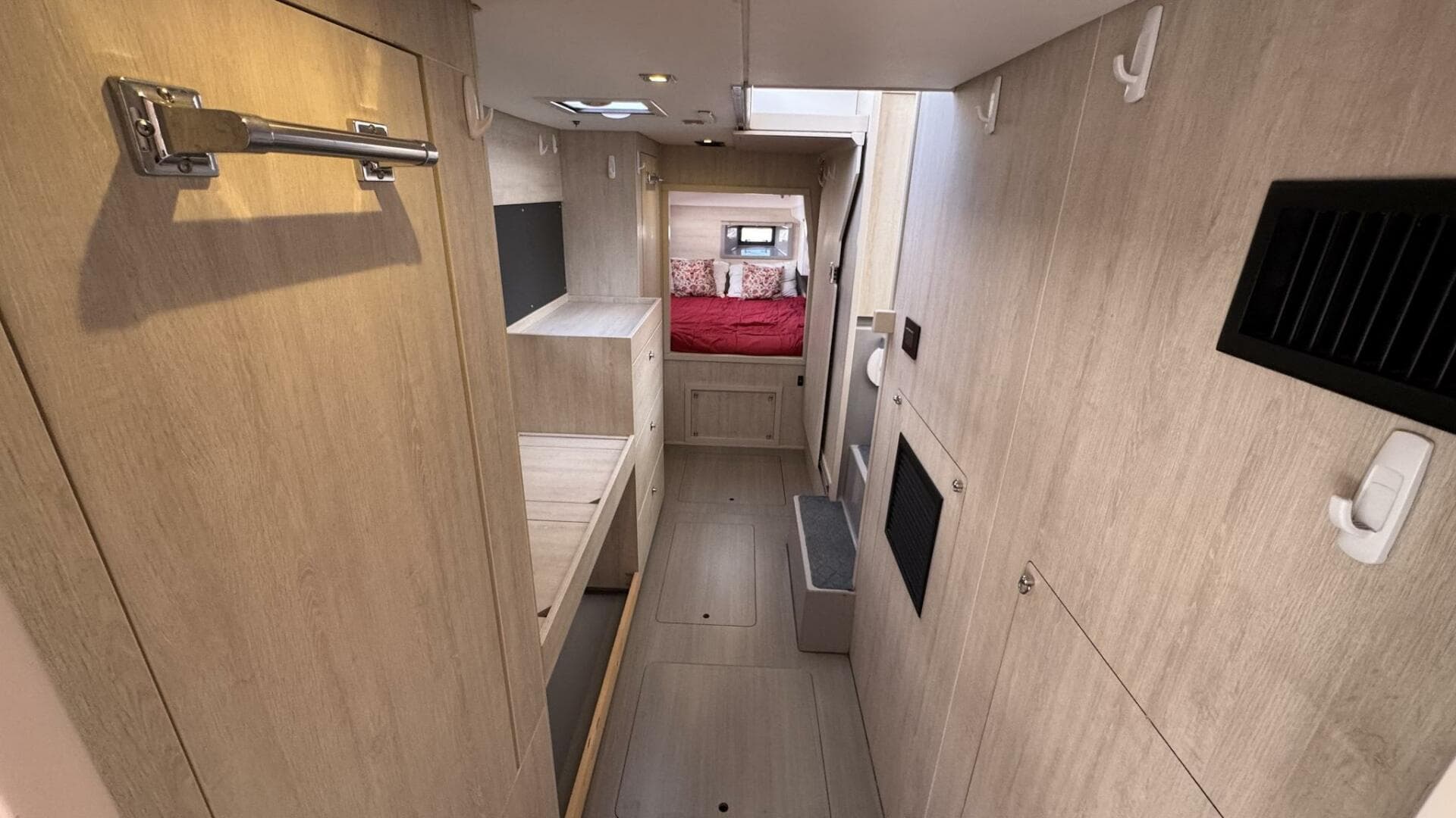 2018 Leopard Power Cat Starboard Side Companionway