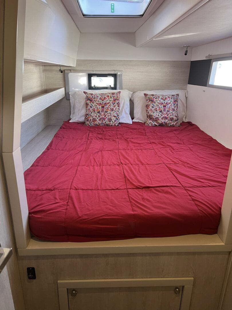 2018 Leopard Power Cat Port Side Aft Stateroom