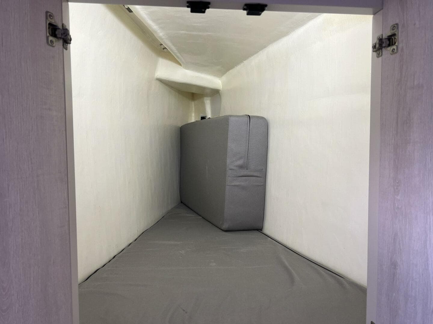 2018 Leopard Power Cat Port Side Forward Stateroom