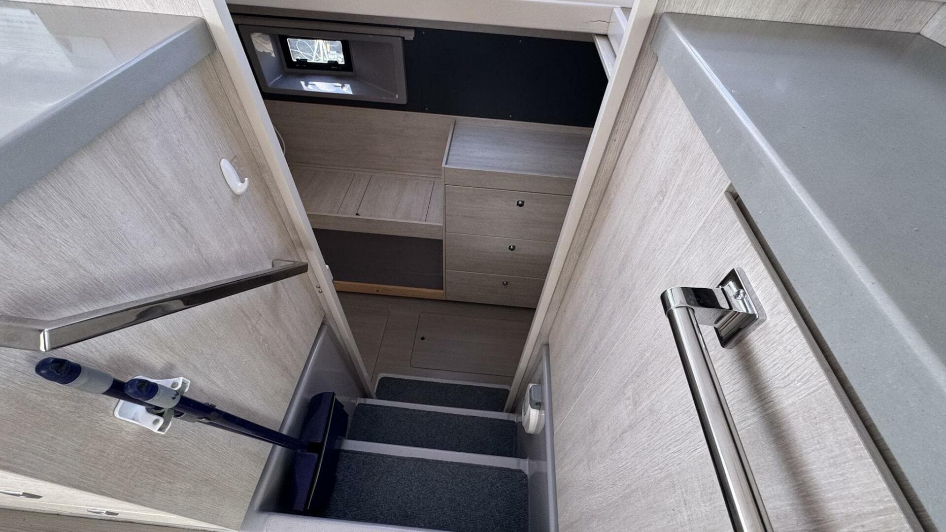 2018 Leopard Power Cat Starboard Side Companionway