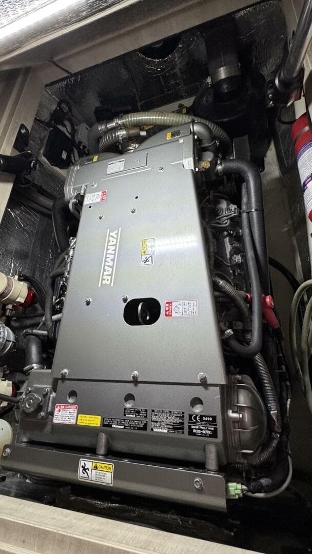 2018 Leopard Power Cat Engine Room