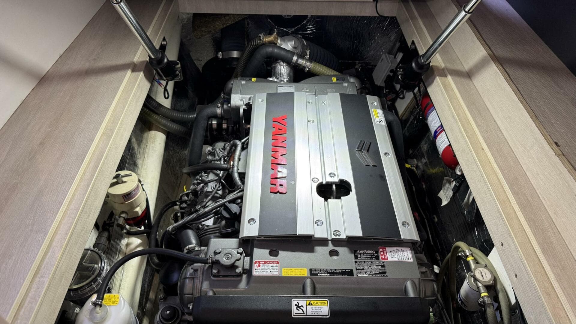 2018 Leopard Power Cat Engine Room