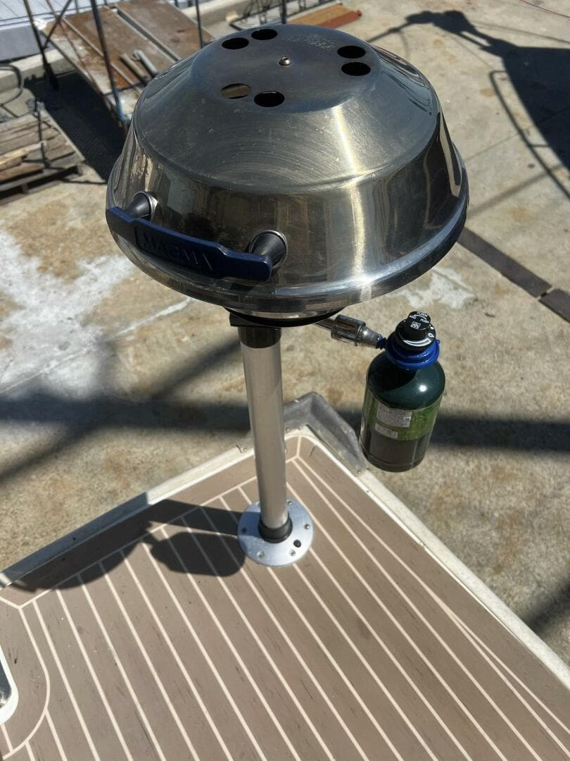 2018 Leopard Power Cat Stern Grill Covered