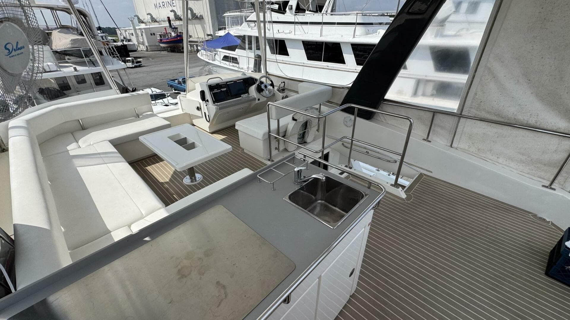 2018 Leopard Power Cat Flybridge