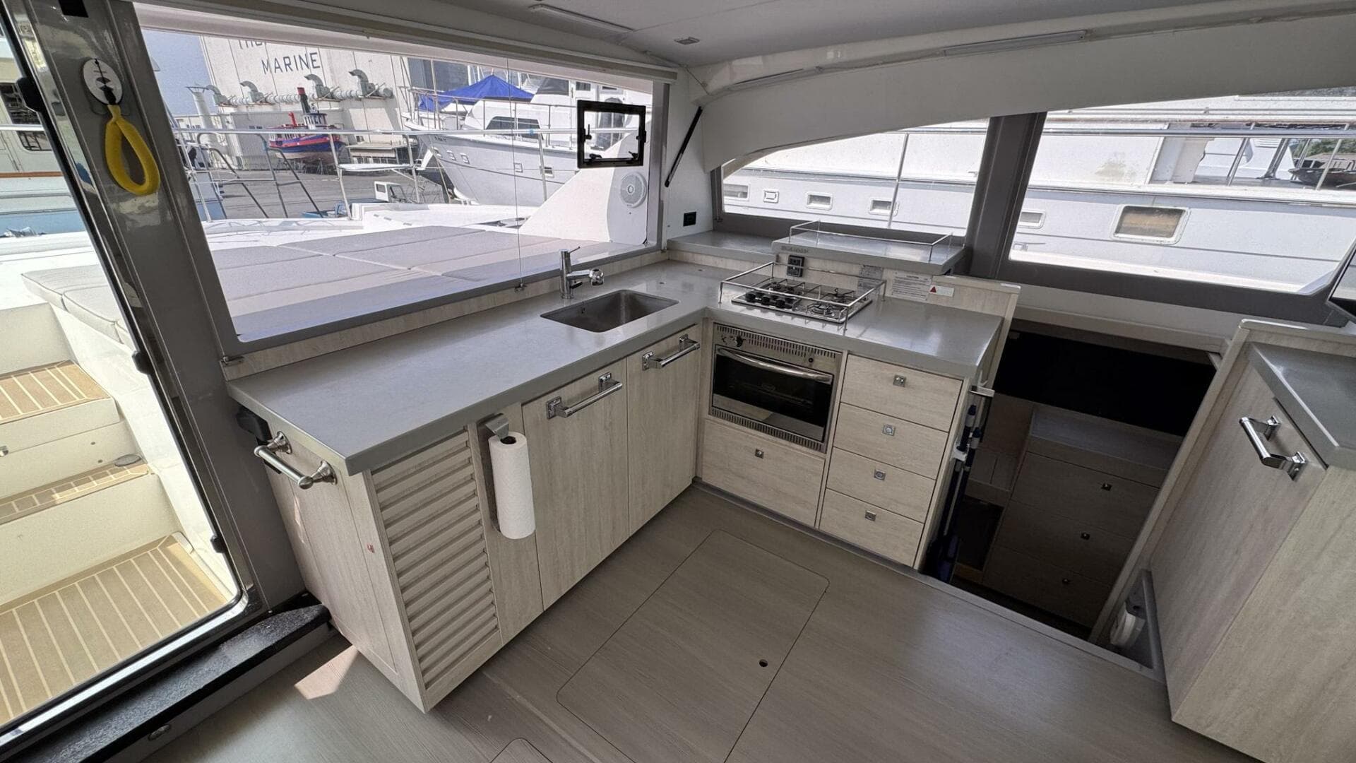 2018 Leopard Power Cat Forward Galley