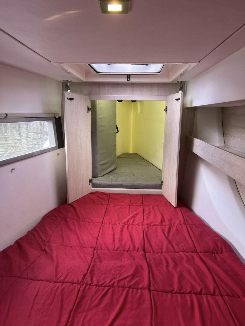 2018 Leopard Power Cat Port Side Forward Stateroom