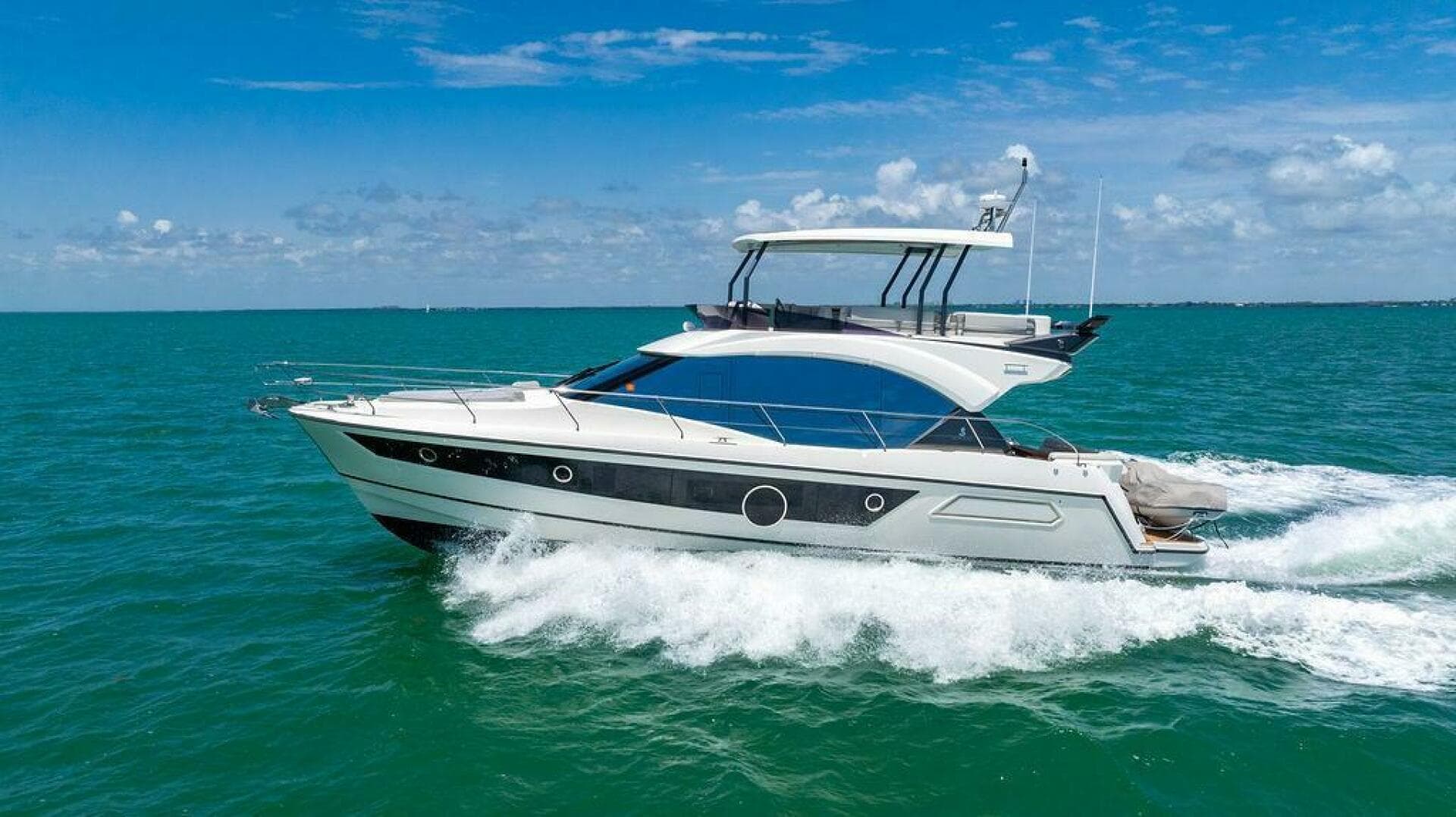 2022 Beneteau Monte Carlo 52