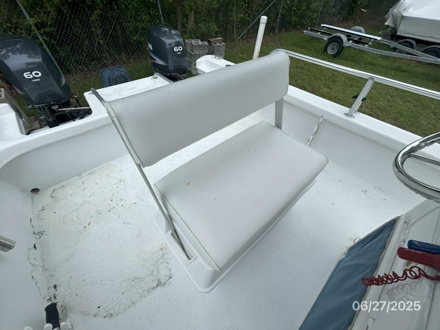 22' Twin Vee helmseat