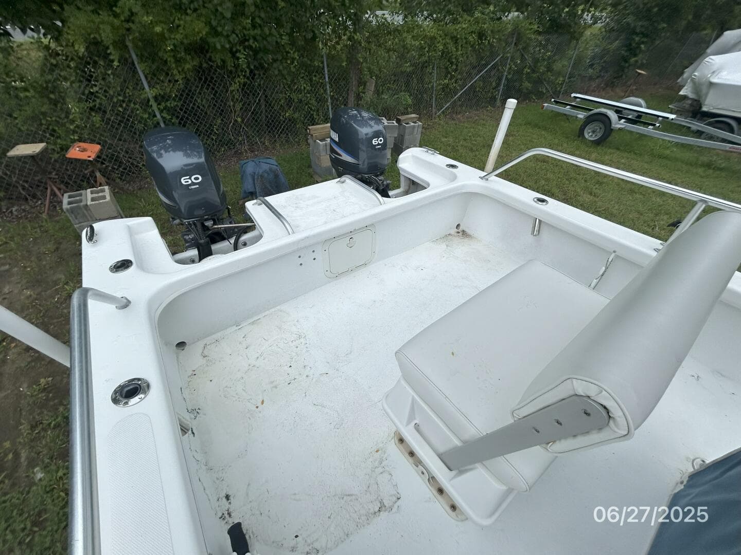 22' Twin Vee cockpit aft2