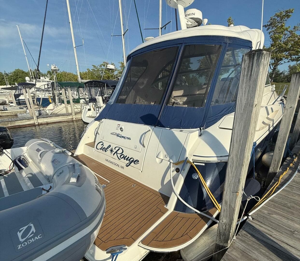 2006 Cruisers Yachts 420 Express