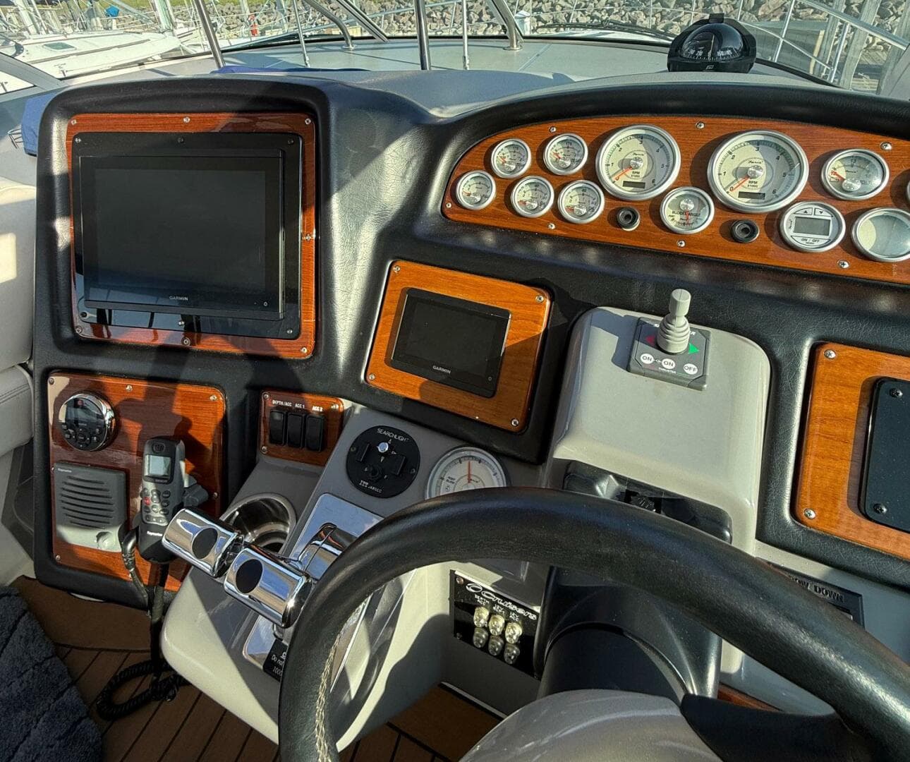 2006 Cruisers Yachts 420 Express