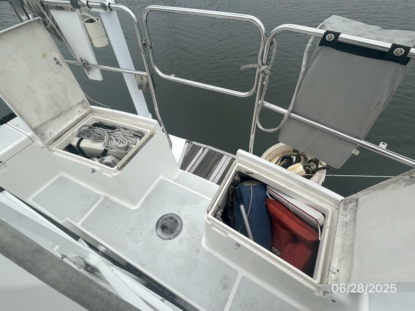 40' Freedom cockpit aft seating storage 