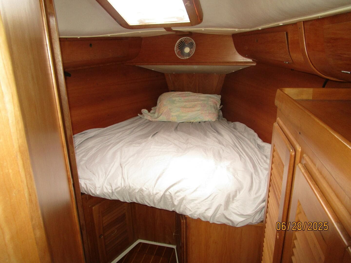 40' Freedom forward stateroom