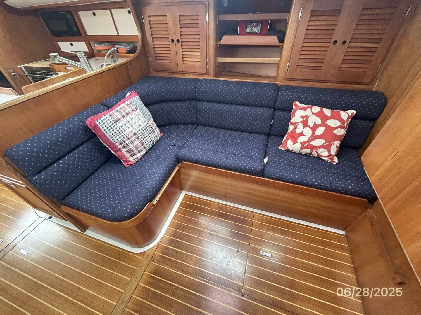 40' Freedom salon port