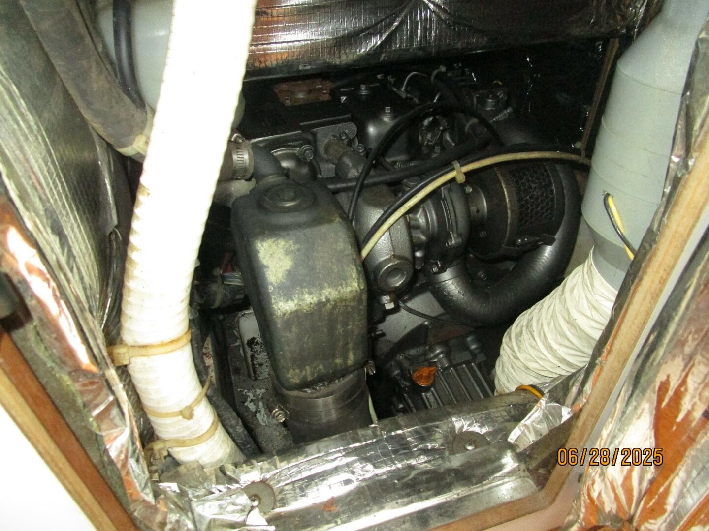 40' Freedom auxiliary access3