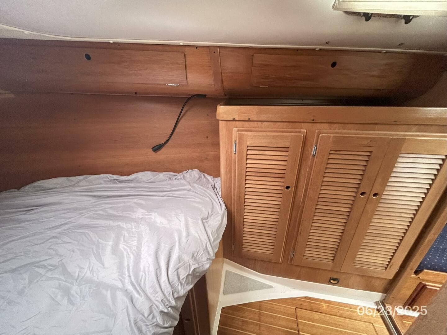 40' Freedom forward stateroom starboard