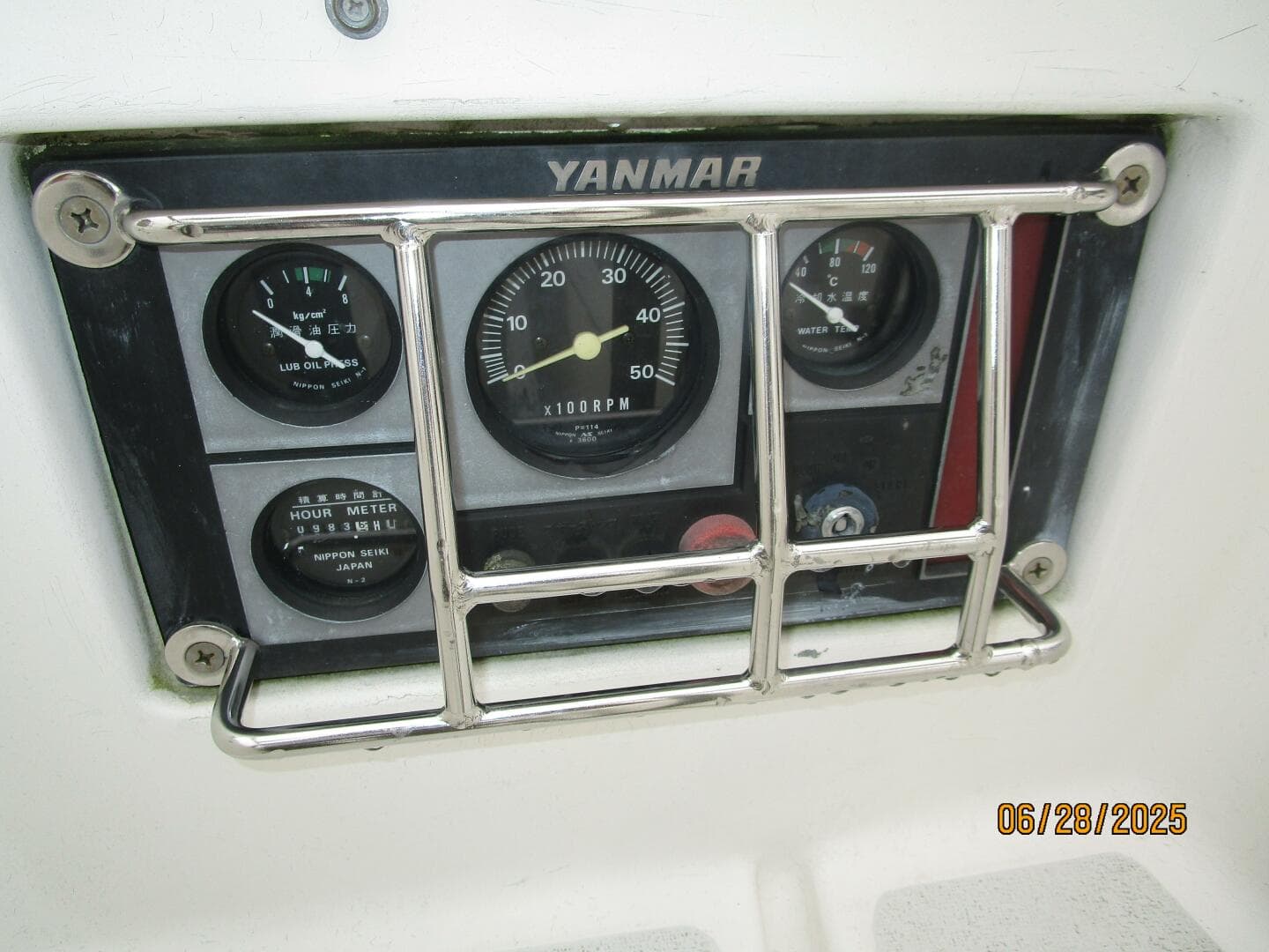 40' Freedom cockpit engine display