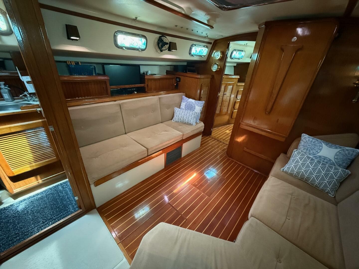 1987 Island Packet 38