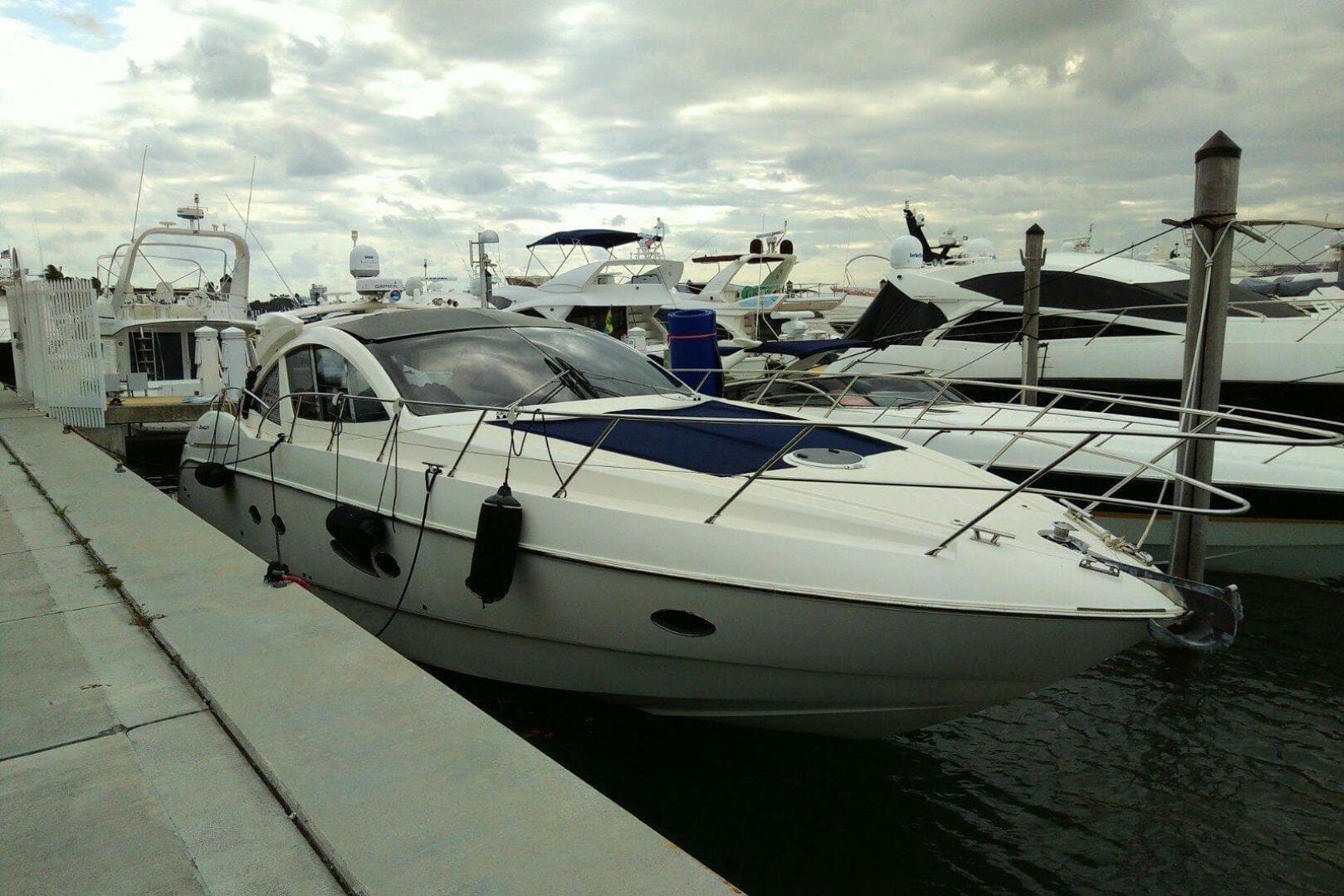 2010 Azimut Atlantis 54