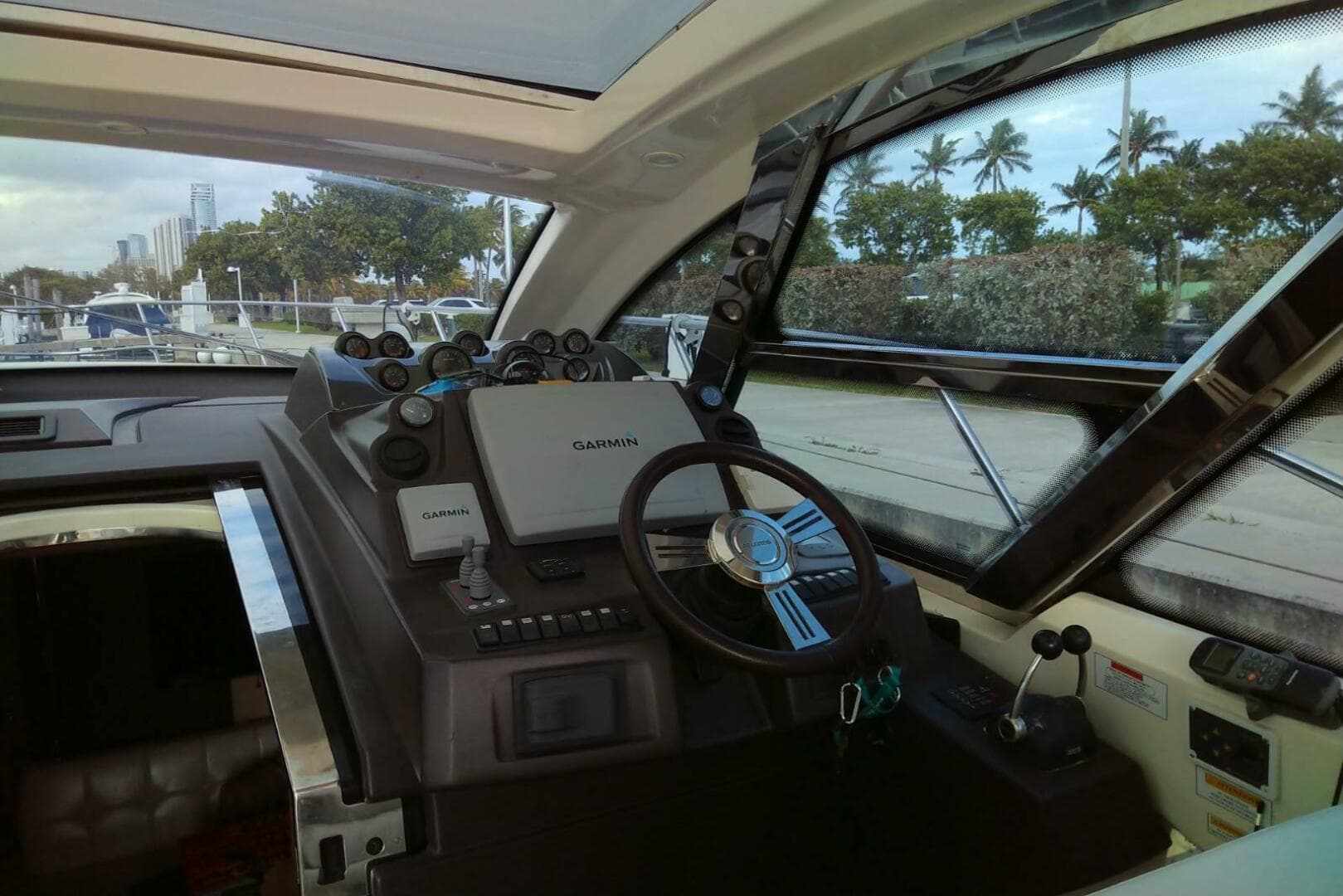 2010 Azimut Atlantis 54