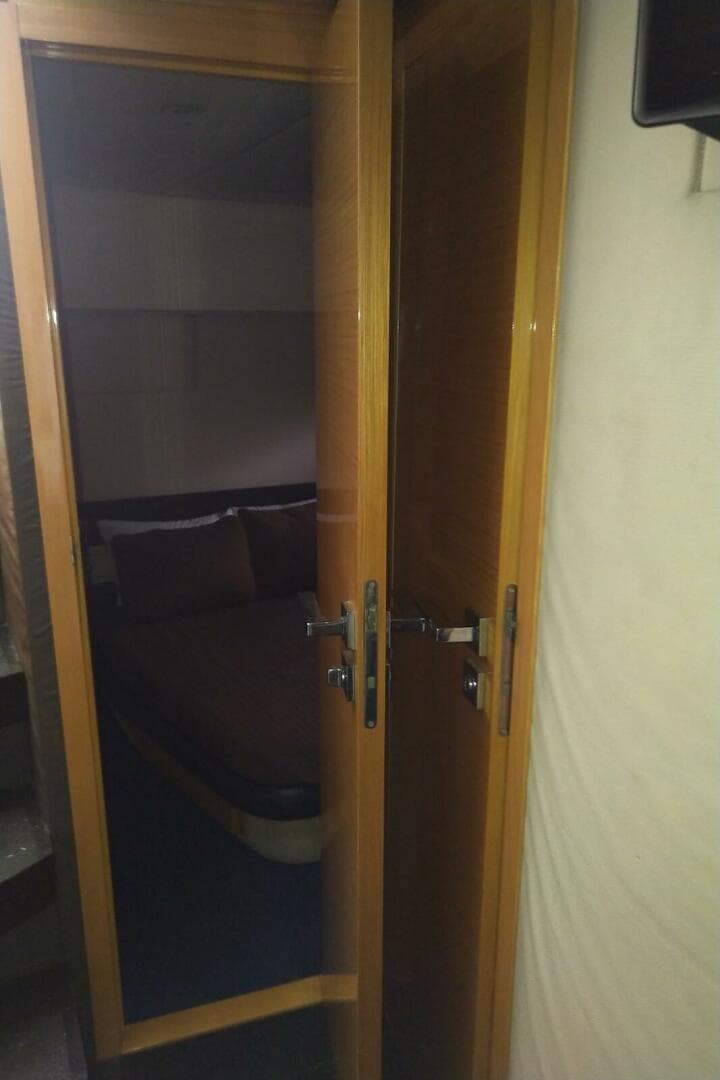 2010 Azimut Atlantis 54