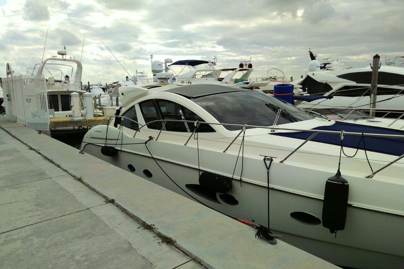2010 Azimut Atlantis 54